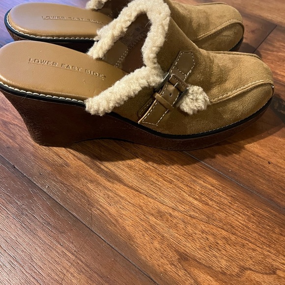 Lower East Side 70s inspired fur lined tan suede clogs w/ buckle. 3.5”heel Retro - Picture 3 of 8